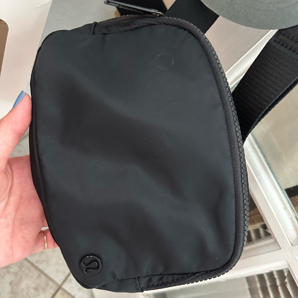 Lululemon everywhere belt bag 1L